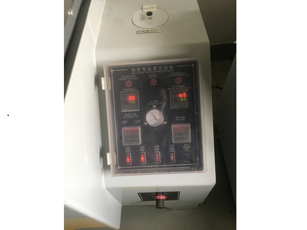 Salt spray test machine